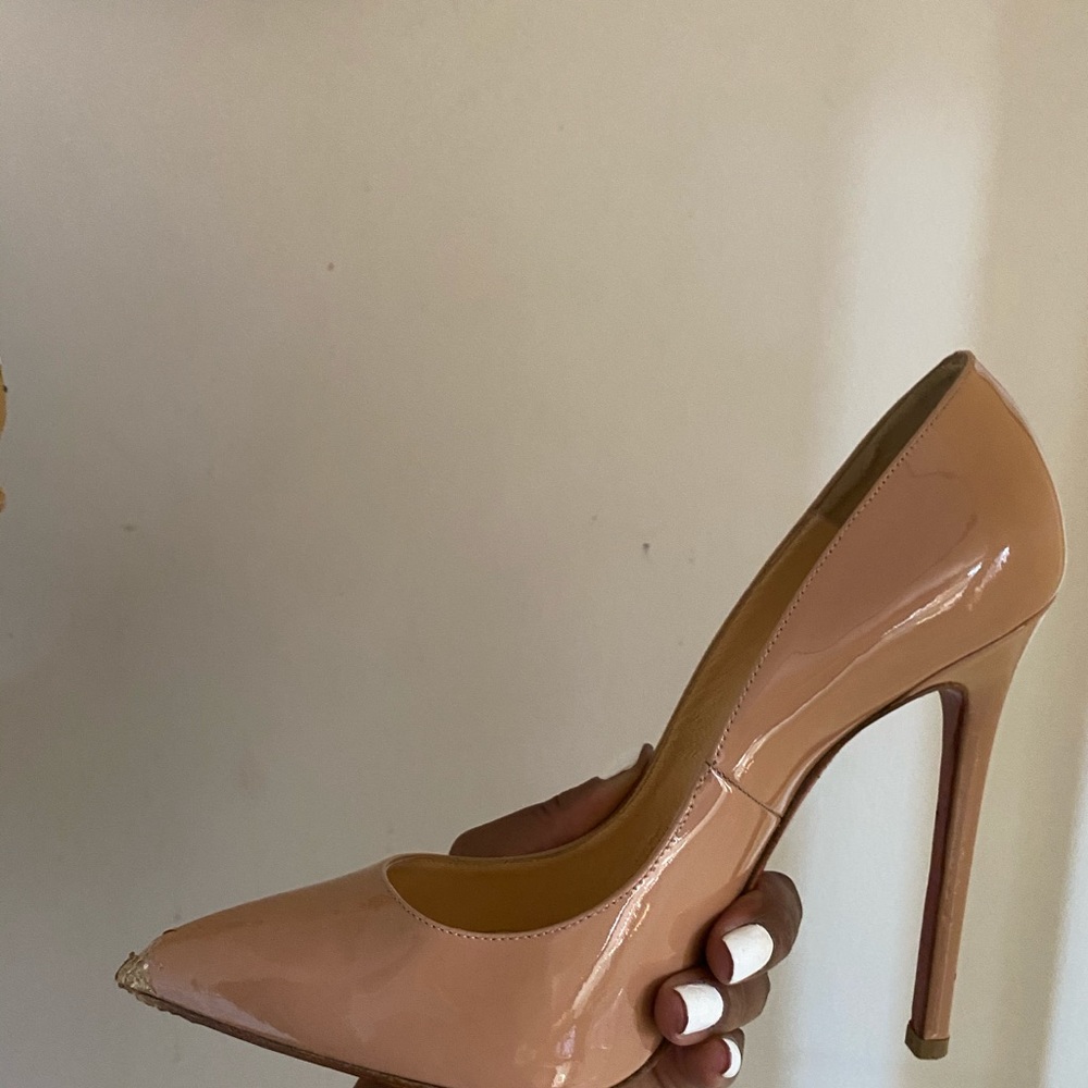 Woman shoes